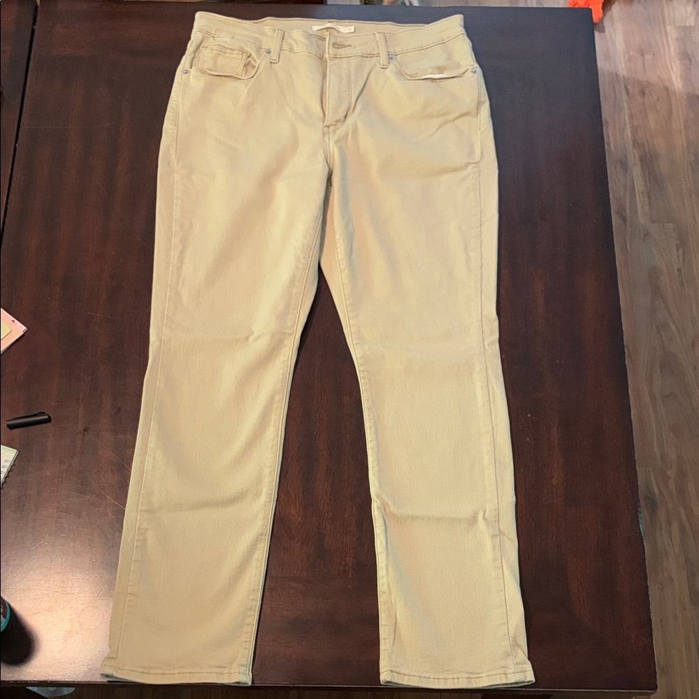 Beige Straight-Leg Levi’s